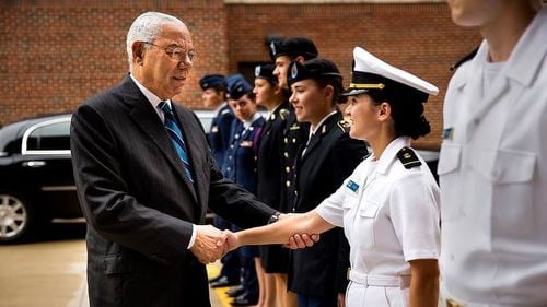 Fostul secretar de stat Colin Powell îl acuză pe Trump că "deviază" de la Constituție și își arată susținerea pentru democratul Joe Biden