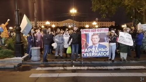 Cel puţin şapte persoane au fost reținute în Rusia la un protest împotriva arestării unui guvernator în estul țării