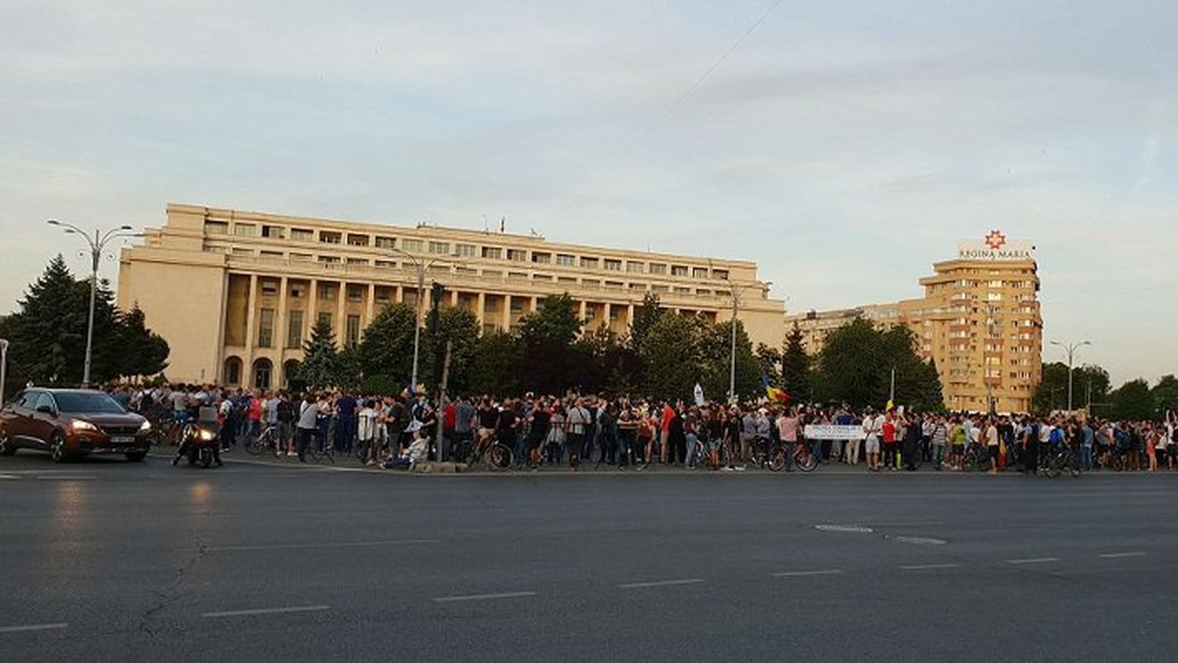 Angajații direcțiilor de Asistență Socială protestează 3 zile în Piața Victoriei, cerând salariile din luna septembrie: ”În noiembrie, alte 15 județe vor intra în incapacitate de plată”
