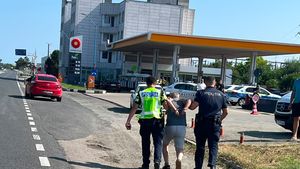 FOTO Cetățean sirian căutat în baza unui mandat european de arestare, prins în Mangalia după ce a fugit de la o percheziție în Ilfov sărind de la etajul doi