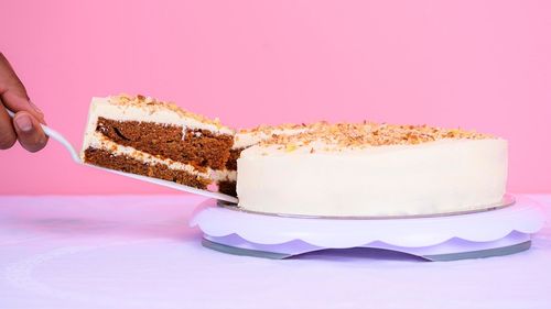 Un restaurant din Italia cere 58 de euro doar pentru tăierea tortului / Managerul aproape că își cere scuze: ”Nu percepem taxă de intrare și servim în principal preparate din producția proprie”