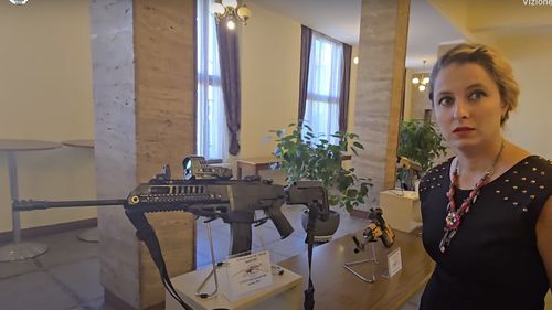 Armă de asalt care funcţionează pe principiul Automatului Kalaşnikov, în faza finală de prototip industrial la Fabrica de Arme de la Cugir