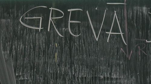 BREAKING Profesorii și angajații din Educație au respins oferta Guvernului de primă de 1.500 lei net în octombrie și creștere salarială cu 45% din diferența de salariu actual și cel din viitoarea grilă / Greva din școli continuă