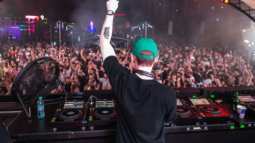 SAGA festival: 73.000 de participanți / 97 de persoane au avut probleme medicale, dintre care 13 au fost transportate la spital / Un tânăr de 25 de ani a decedat / 129 dosare penale, dintre care 119 legate de droguri