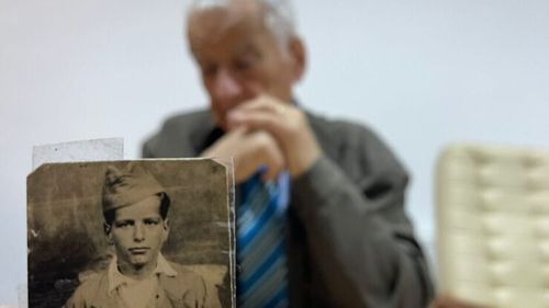 VIDEO Aurel Voicu, cel mai vârstnic student din România. Cum este să mergi la școală la 88 de ani pentru un vis: cursuri online, navetă și povestea unei restanțe