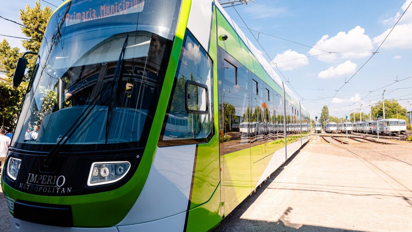 Patru tramvaie Astra Imperio în funcțiune în București pe linia 10