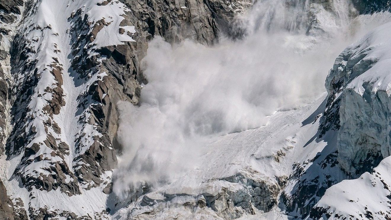 Risc iminent de avalanşă în masivul Retezat