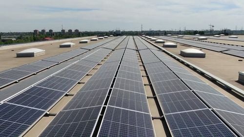 Parc fotovoltaic de 800 de milioane de euro, în Arad / Investiția ar urma să fie cel mai mare parc fotovoltaic din Europa / Producţia anuală de energie poate acoperi necesarul de energie pentru peste un milion de gospodării