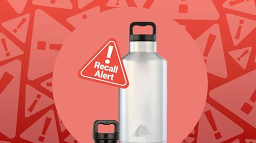 Walmart retrage 850.000 de sticle termoizolante Ozark Trail / Două persoane au suferit pierderi permanente de vedere după ce capacele s-au desprins violent la deschidere și au provocat leziuni grave