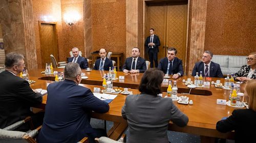 Premierul Ciucă a discutat cu omologul din Georgia despre Parteneriatul Strategic româno-georgian  / Ciucă a subliniat necesitatea dezvoltării coridoarelor de transport şi energetice între Caucaz şi Uniunea Europeană