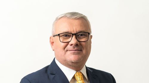 Liberalul Gigel Ştirbu, după scandalul stârnit de Şoşoacă cu jurnalista din Italia: Mă gândesc serios să votez o iniţiativă legislativă care prevede că nu poate fi validat un parlamentar până nu are un aviz de la un medic psihiatru