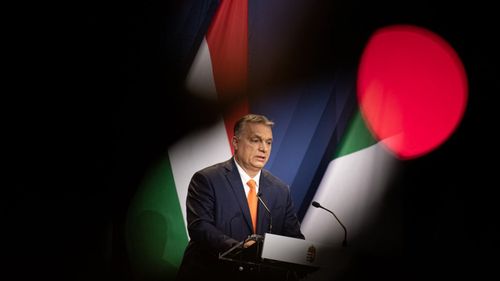 Orban anunță lansarea unor „consultări naționale” pentru a afla opinia maghiarilor privind susținerea unor noi sancțiuni împotriva Rusiei: „Au fost introduse într-un mod nedemocratic de birocrații de la Bruxelles”