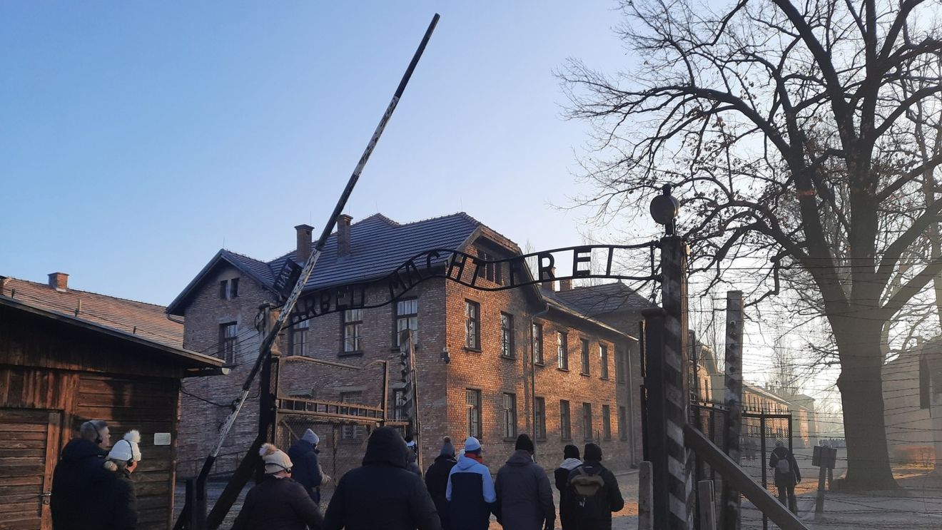 Optzeci de supraviețuitori de la Auschwitz filmează lecții de viață pentru a marca 80 de ani de la eliberarea lagărului de exterminare la 27 ianuarie 1945
