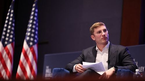 Trump numește un susținător al politicilor ferme față de China în funcția de înalt responsabil cu politica economică la Departamentul de Stat