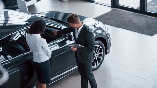 EXCLUSIV Piața de mașini de lux și premium noi din România va încheia anul cu o creștere de 8,2%, ajungând la valoarea de 7,08 miliarde de lei: „Se observă o schimbare semnificativă către vehicule ecologice”
