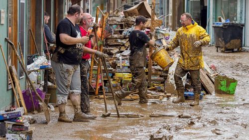 După inundațiile devastatoare, vestul Germaniei se confruntă acum cu o criză a gunoaielor împrăștiate de viitură