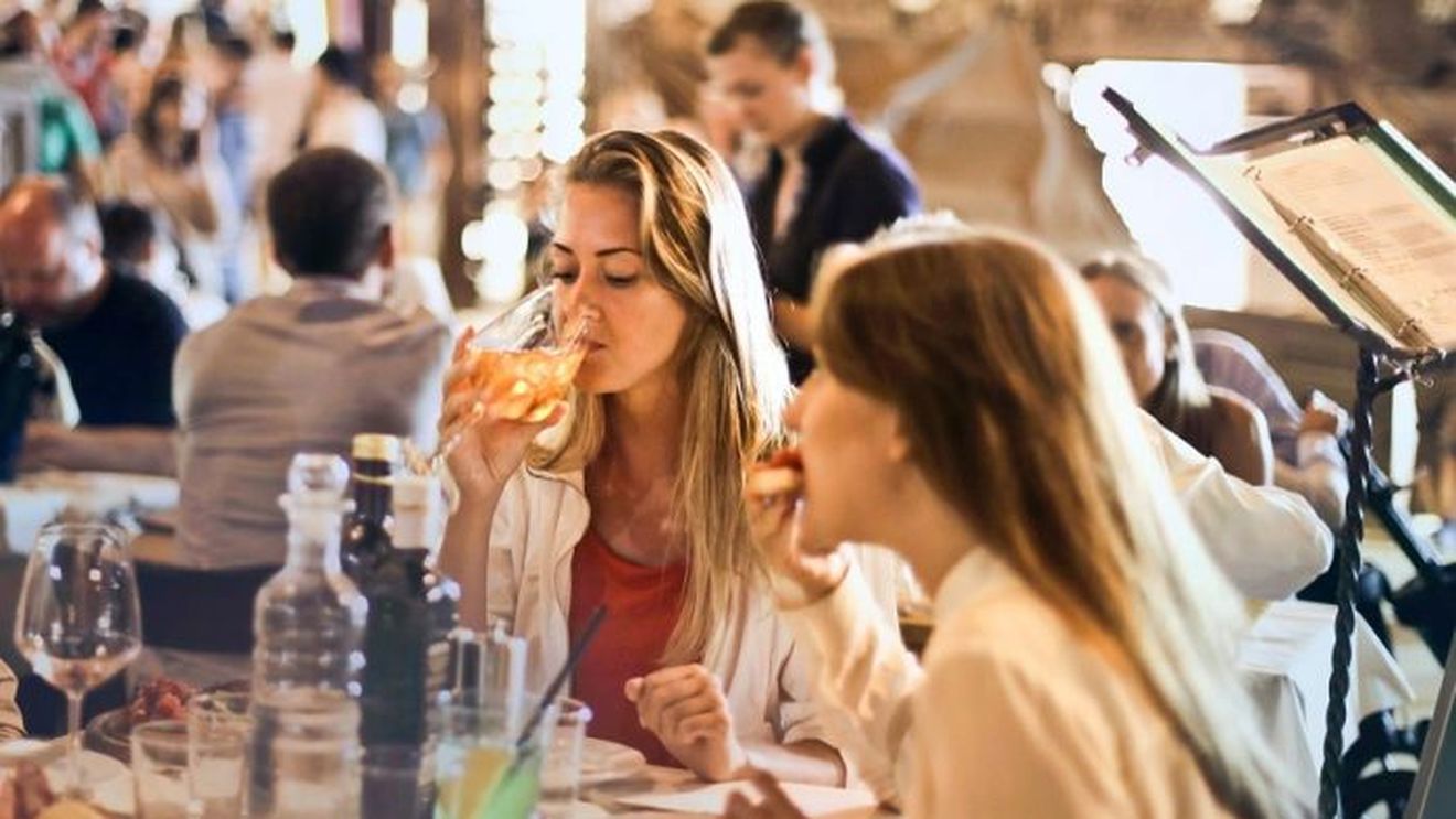 Mai multe regiuni din Spania introduc obligativitatea "Pașaportului COVID" pentru accesul în restaurante