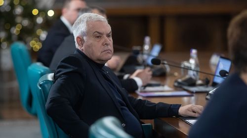 Comisiile de apărare din Parlament, întâlnire cu ministrul Angel Tîlvăr, la sediul ministerului, pe tema situaţiei de securitate din regiunea Mării Negre. O atenţie deosebită a fost acordată programelor de înzestrare ale Armatei României