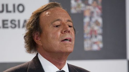 Procurorii spanioli renunţă la cazul împotriva lui Julio Iglesias, vizat de o plângere pentru presupuse delicte sexuale, deoarece faptele reclamate nu ar fi fost comise în Spania, ci în Bahamas şi Republica Dominicană