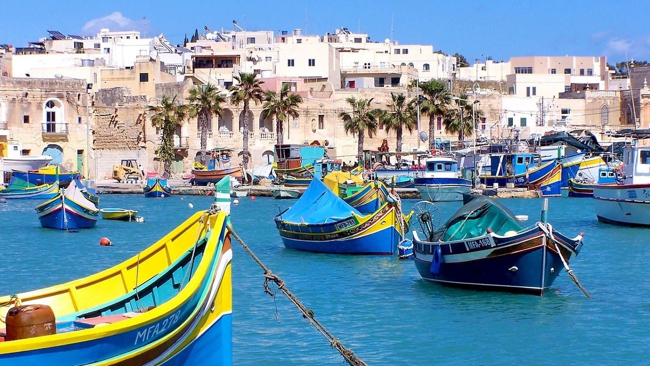 Zeci de înalţi demnitari din Malta, între care un fost premier, trimişi în judecată pentru corupţie