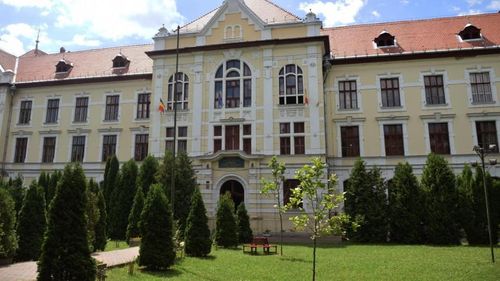 Directorul liceului romano-catolic din Târgu Mureș: Unitatea de învățământ a rămas fără autorizație după o decizie a Înaltei Curți/ Liderul UDMR: Mi se pare frustrant, revoltător, incalificabil