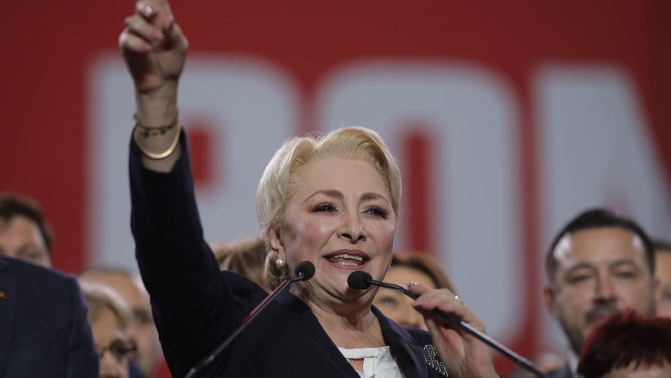 Dăncilă, către participanţii la o întrunire electorală: „Spuneţi-le la toţi că trebuie să ne luăm ţara înapoi”