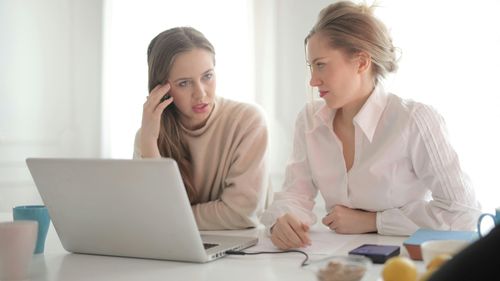 IMM-urile din România se confruntă cu scăderi ale veniturilor de până la 50%, potrivit unei analize / Cele mai afectate domenii