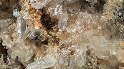 STUDIU Cutremurele pot contribui la formarea pepitelor de aur în cuarţ