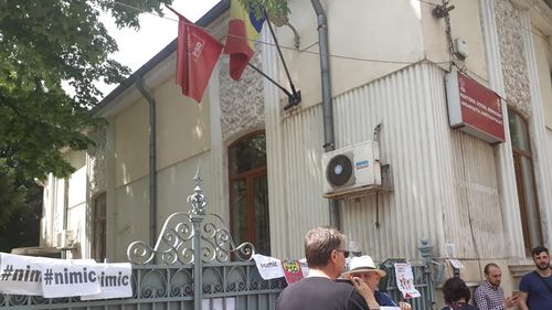 FOTO/VIDEO Proteste anti-PSD și la mitingul social-democraților de la Galați