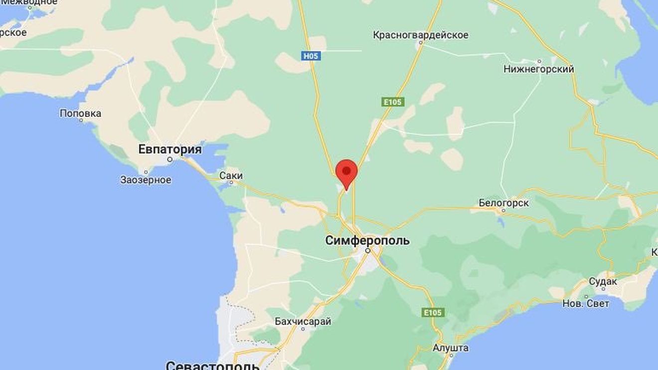 Coloane de fum negru, observate la baza aeriană militară rusă Gvardeyskoye din centrul peninsulei Crimeea - Kommersant