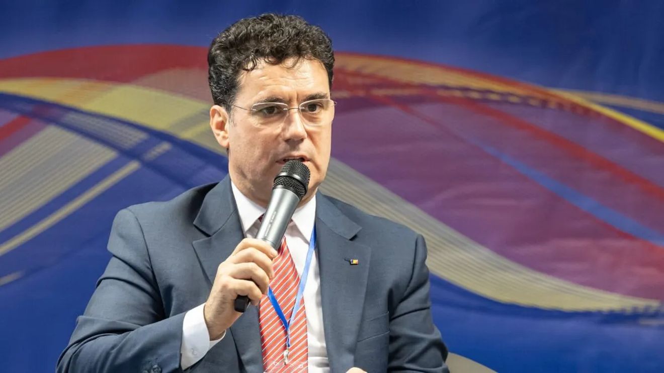 Rectorul SNSPA: Libertatea presei nu este un privilegiu, ci un drept fundamental, care trebuie apărat cu orice preţ