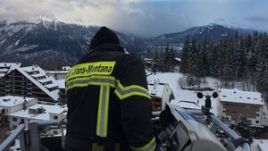 Mărturia unui român stabilit în Crans-Montana care a sărit în ajutor după incendiul devastator din localul Constellation: Ieșeau oameni cu hainele arse pe ei, era haos. Barul are o pivniță, cu o scară foarte abruptă, cu greu reuşesc să treacă două persoane
