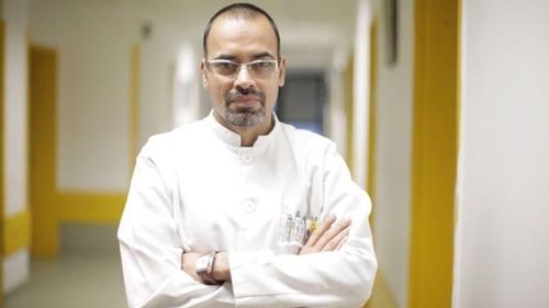 Singh Bhupinder, fostul manager al Spitalului Municipal Caransebeș, iese din arest la domiciliu și va fi cercetat sub control judiciar / E cercetat de procurorii DNA într-un dosar de posibile fapte de corupție și abuz în serviciu