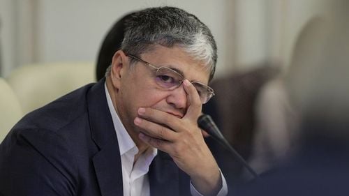 Marcel Boloș, care nu e membru de partid, a participat la ședința liderilor PNL cu președintele Iohannis. E posibil ca el să rămână și în viitorul guvern, în ciuda opoziției USR PLUS - Surse