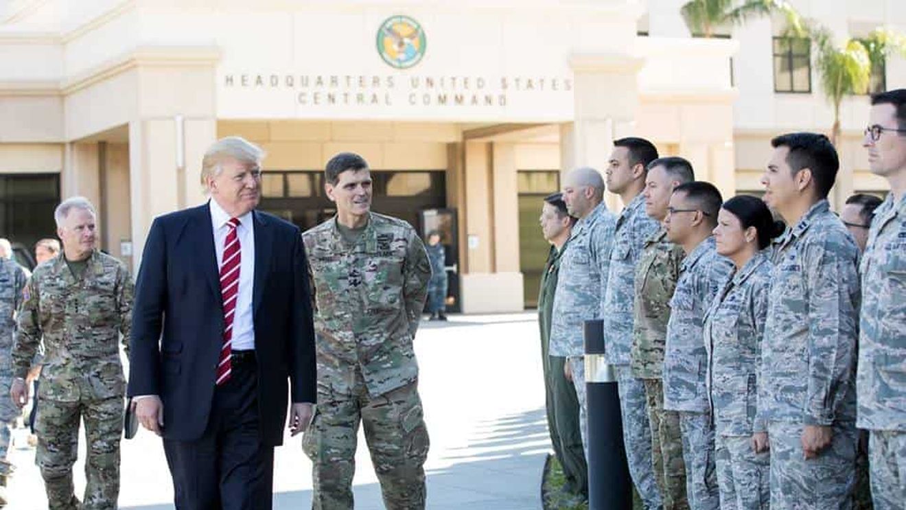 Criza migranților: Trump autorizează militarii să folosească muniții letale și ameninţă cu închiderea completă a frontierei cu Mexicul