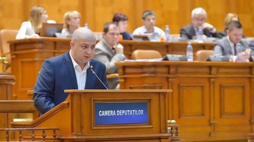 Reacțiile slabe ale reprezentanților comunității evreiești după gafa lui Daea stârnesc indignare: Scuze publice? Nu vă este rușine? Dumneavoastră reprezentați în Parlament Comunitatea Evreiască?