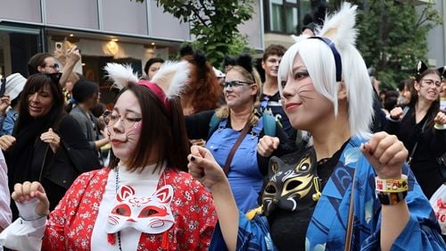 Festivalul Pisicilor din Japonia: Mii de iubitori de feline au invadat străzile din Tokyo / Un Halloween japonez cu gheare și mustăți (VIDEO)