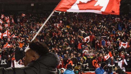 Căpitanul naționalei de fotbal a Canadei, refugiat de război din Liberia, își va dona toate câștigurile de la Campionatul Mondial către organizații de caritate: Canada m-a acceptat pe mine, vreau să mă revanșez