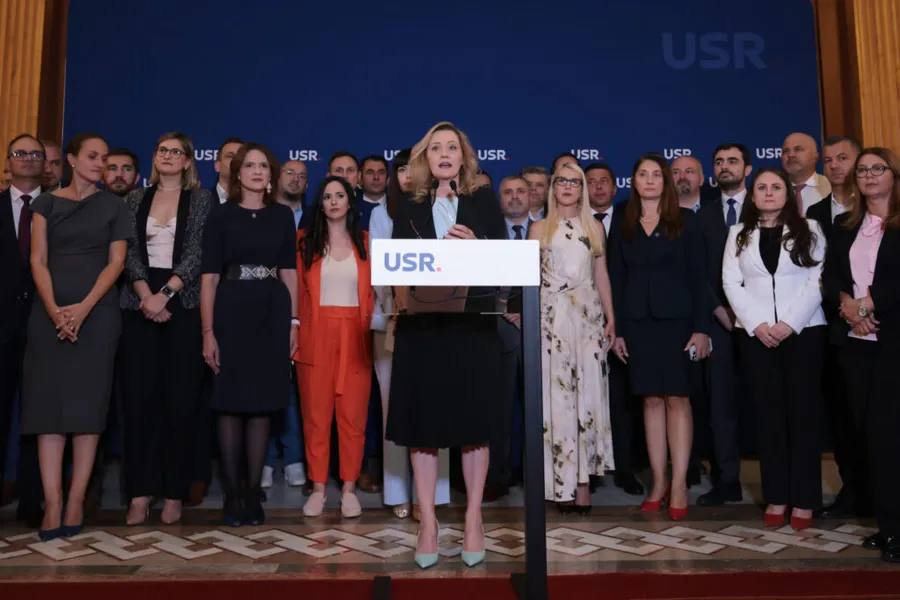 lasconi, elena lasconi, tinute, moda candidatatura prezidentiale