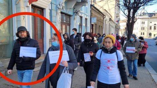 Un judecător de la secția penală a Judecătoriei Cluj-Napoca, surprins fără mască la protestul AUR privind obligativitatea vaccinării împotriva covid