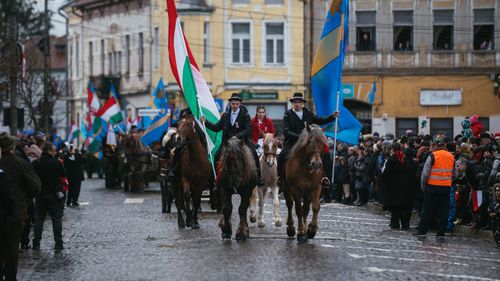 Ziua Maghiarilor de Pretutindeni va fi marcată la Târgu Secuiesc sub genericul "Acum ori niciodată!"  / Ziua Maghiarilor, care coincide la 15 martie cu izbucnirea Revoluţiei paşoptiste în Ungaria, va fi marcată şi în alte comunități maghiare