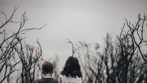 Poliția Română: Sărăcia, violența familiei sau lipsa de atenție, printre principalele motive pentru care copiii fug de-acasă (studiu)