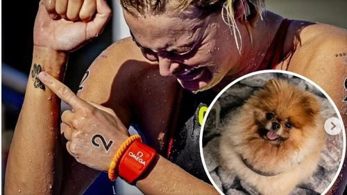 Una dintre cele mai emoționante scene de la Jocurile Olimpice s-a petrecut pe Sena / A izbucnit în lacrimi și a pus degetul pe tatuajul de la mâna dreaptă