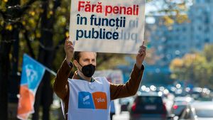 DOCUMENT Noi interdicții pentru Alianța USR PLUS în Dâmbovița: La cererea PSD, Biroul Electoral i-a interzis prezentarea angajamentelor din programul de guvernare, precum ”Fără penali”, ”Fără pensii speciale” sau ”Cetățenie digitală”
