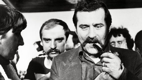 Lech Walesa, eroul luptei anticomuniste din Polonia, decorat cu Ordinul Naţional Steaua României în grad de Mare Cruce