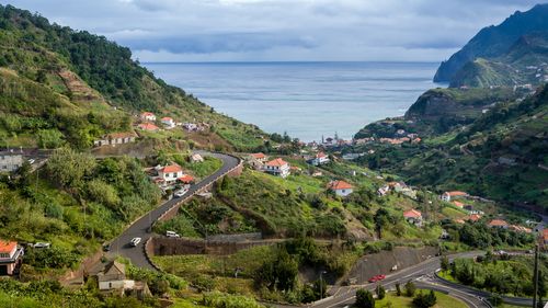 Incendiul de vegetaţie de pe insula portugheză Madeira este "controlat în totalitate"