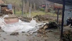 Încă nu a fost închis puțul săpat ilegal în Bihor, după o săptămână / Prima încercare de închidere a eșuat, se caută o altă metodă / O firmă a săpat pentru apă și a dat de gaz
