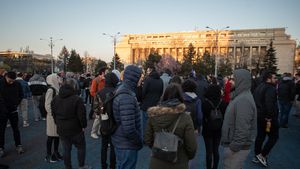 Mai multe ONG-uri anunță că vor amplasa vineri un mesaj uriaș ,,Tăiați pensiile speciale’’ în fața Guvernului / Peste 100 de oameni vor întinde 3 pânze uriașe, a câte 30 de metri lungime fiecare, cu mesajul destinat direct coaliției PNL-PSD-UDMR