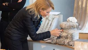 Fostul primar Gabriela Firea: ”Nicio clădire pericol public nu a fost pusă în siguranță sau consolidată în Capitală, în ultimii doi ani/ Lucrările începute în 2018-2020 sunt oprite”