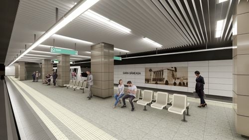 VIDEO În stația de metrou Eroilor din București, apa s-a infiltrat prin tavan / Călătorii sunt nevoiți să ocolească bălțile formate pe peroane